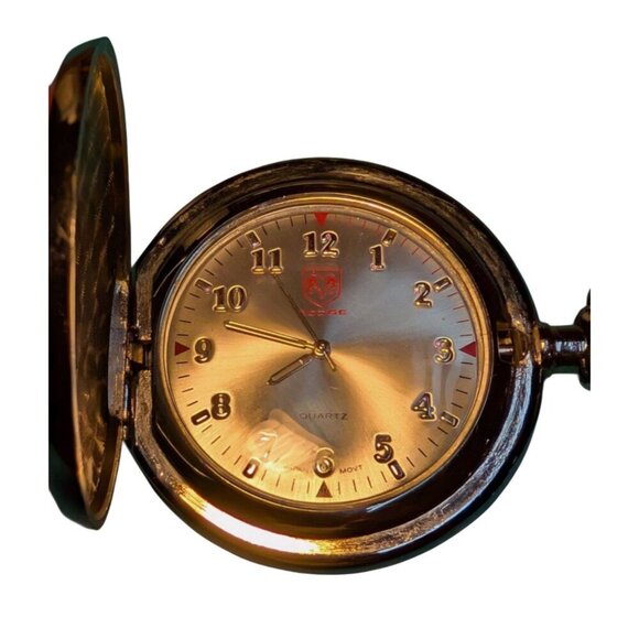 Red Enamel Dodge Hinged Pocket Watch w Snap Hook - Working - Collectable - Picture 4 of 6